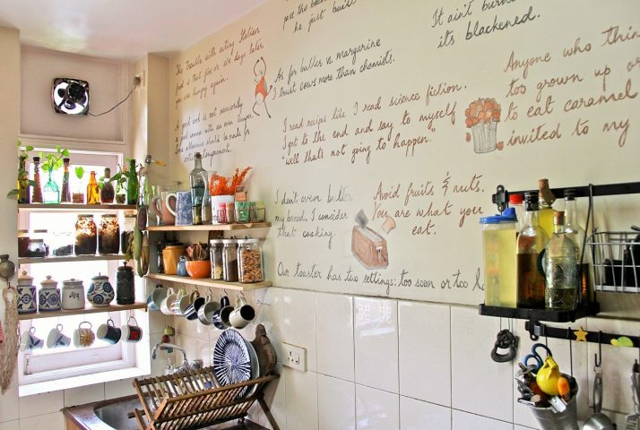 Design of food quotes written on kitchen wall