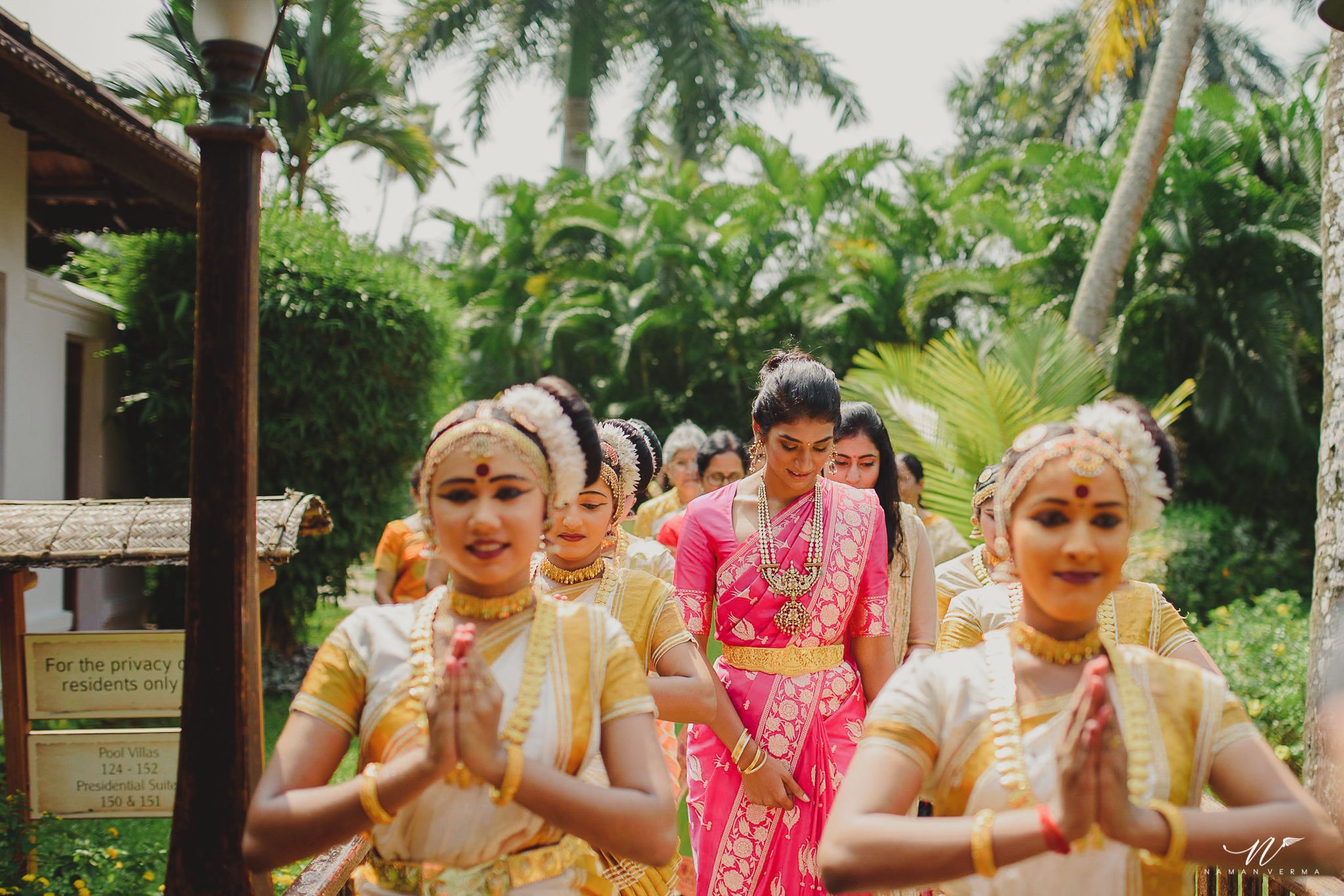 Unique entry of bride in Indian wedding - with traditional dancers